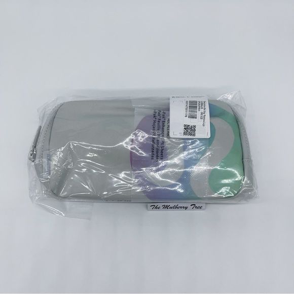 Lululemon Everywhere Everyday Travel 1L Belt Bag In Rainbow Logo NWT - Picture 7 of 13